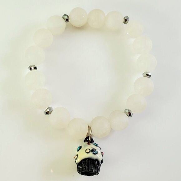 Natural White Quartz Stone Beaded Stretch Gemstone Bracelet w/Cupcake Charm NEW - Picture 11 of 14